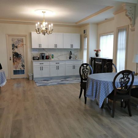 مبيت وإفطار ريتشموند، كولومبيا البريطانية Go House المظهر الخارجي الصورة